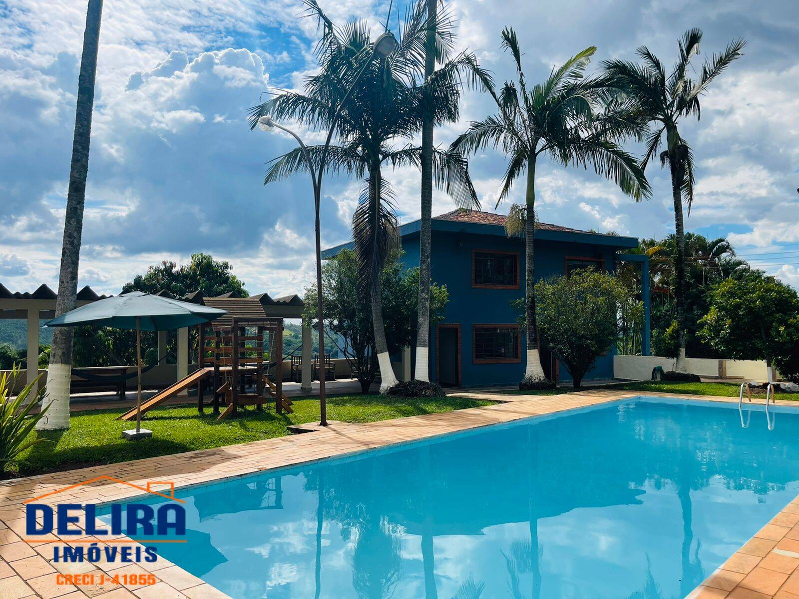 Chácara à venda com 4 quartos, 530m² - Foto 1