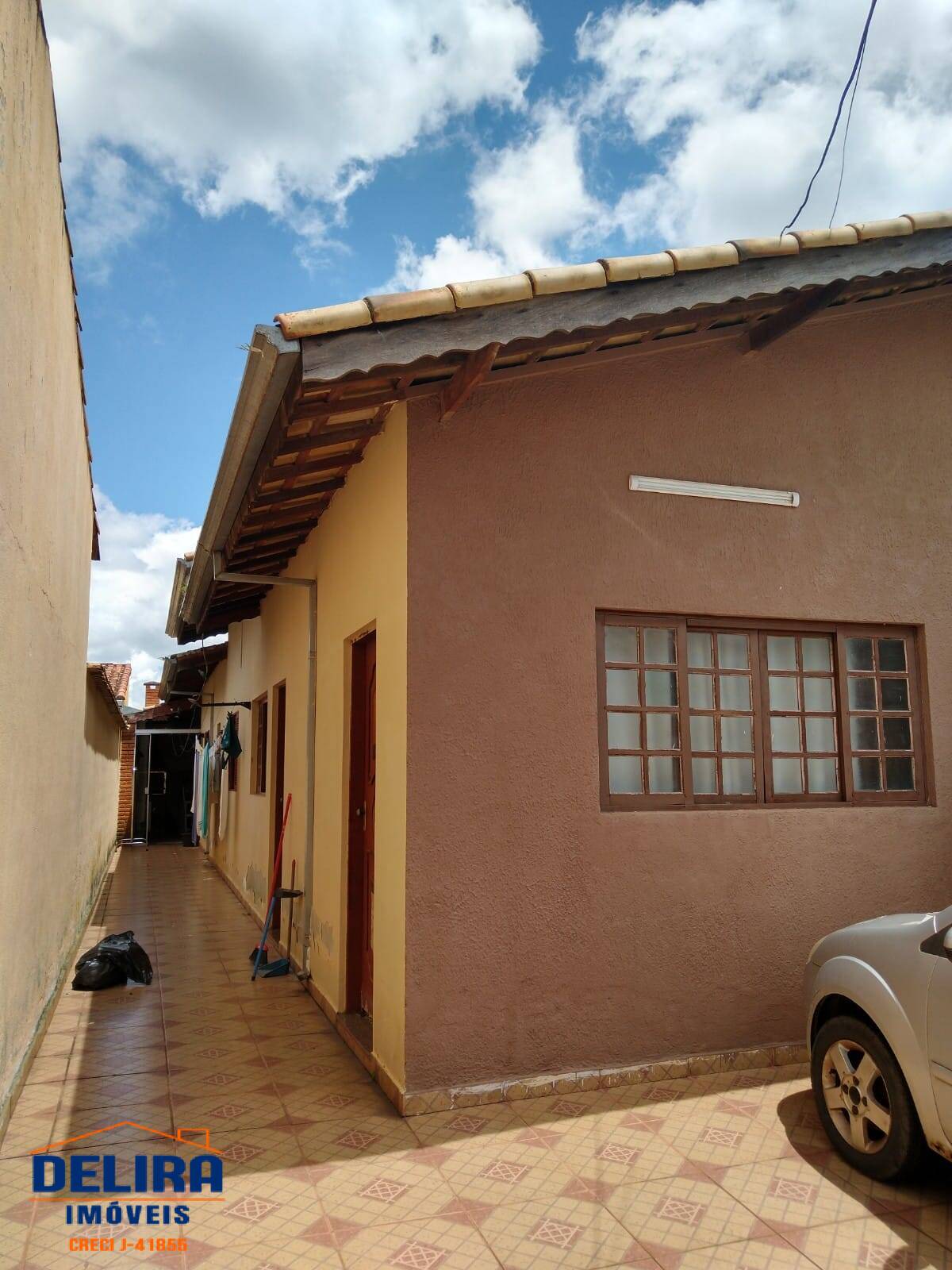 Casa à venda com 2 quartos, 65m² - Foto 2