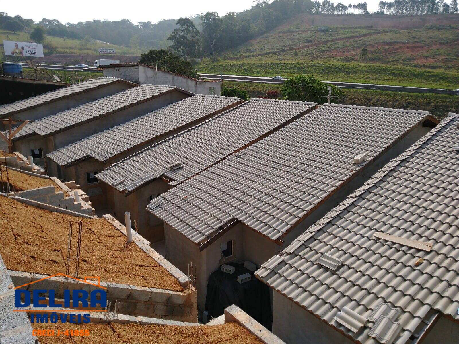 Casa à venda com 2 quartos, 60m² - Foto 2