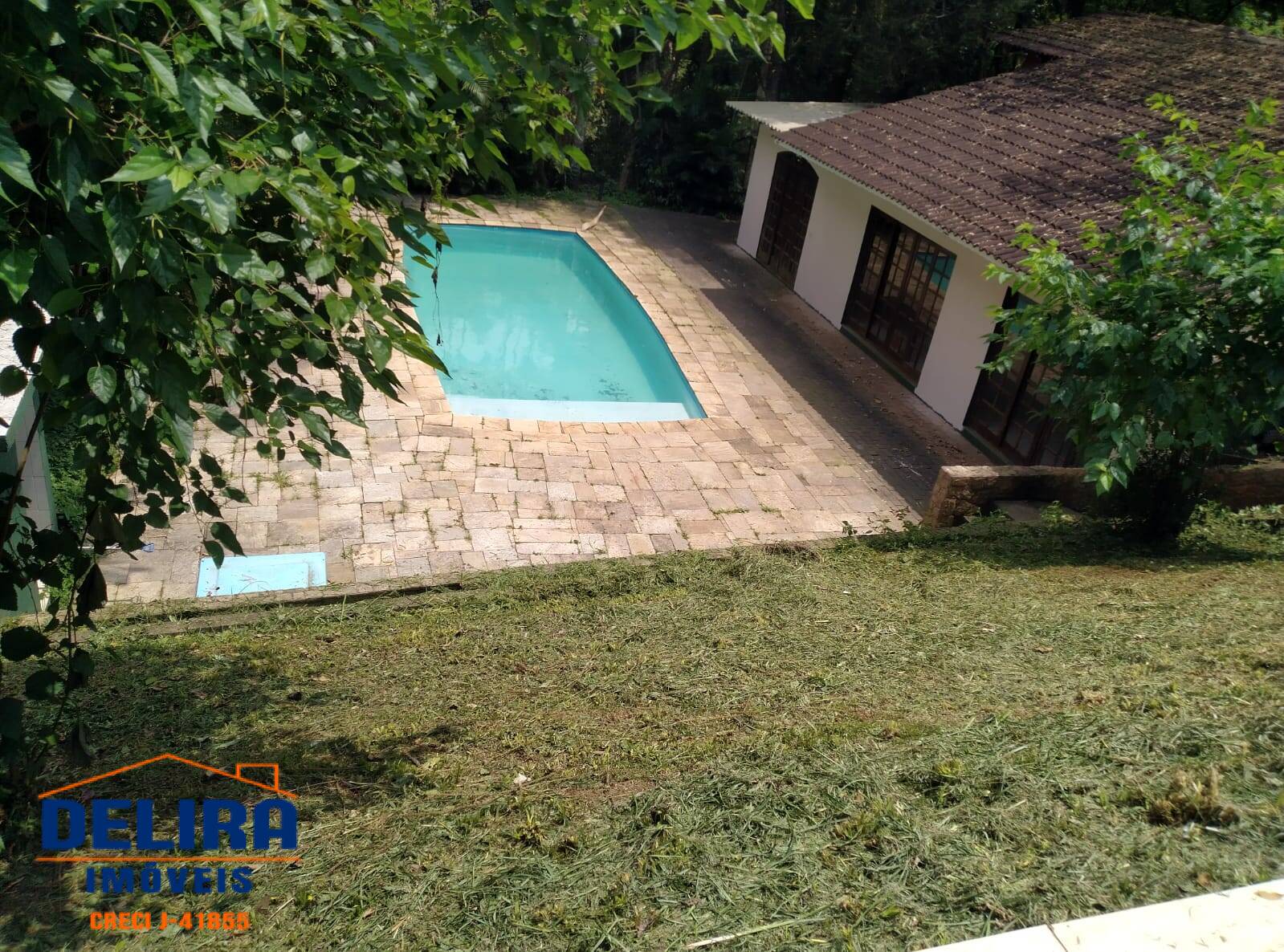Chácara à venda e aluguel com 6 quartos, 700m² - Foto 1