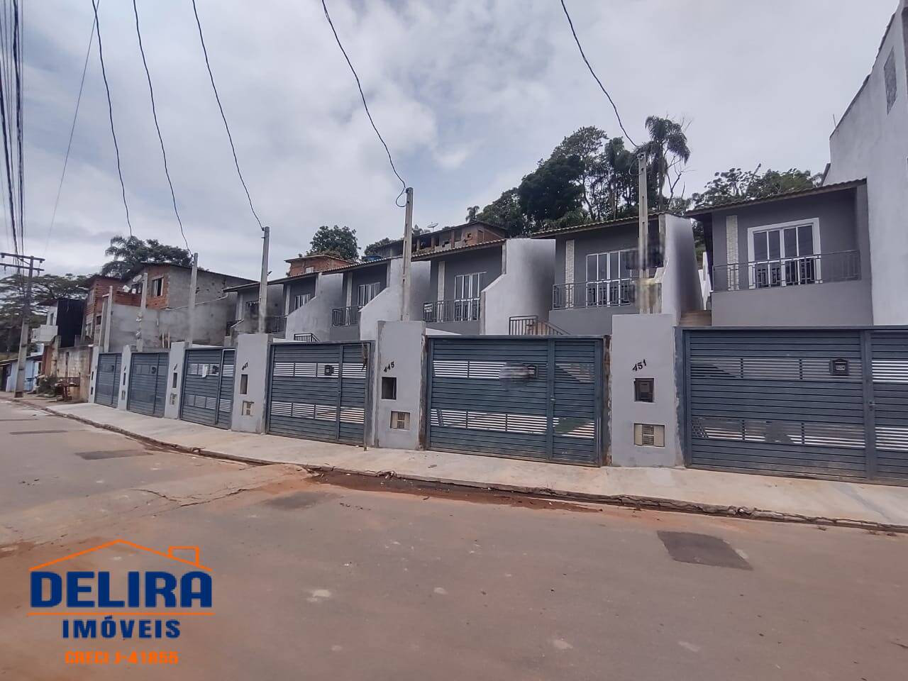 Casa à venda com 2 quartos, 60m² - Foto 1