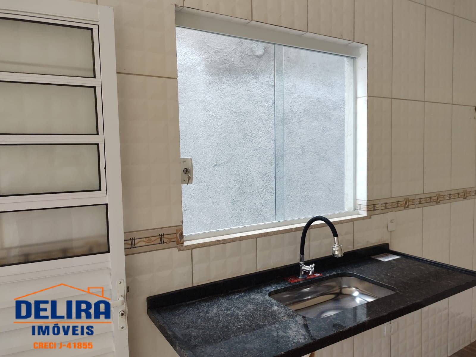 Casa à venda com 2 quartos, 60m² - Foto 26